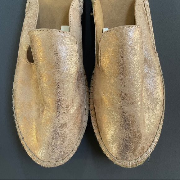 Universal Thread Gold Mules - Picture 4 of 8